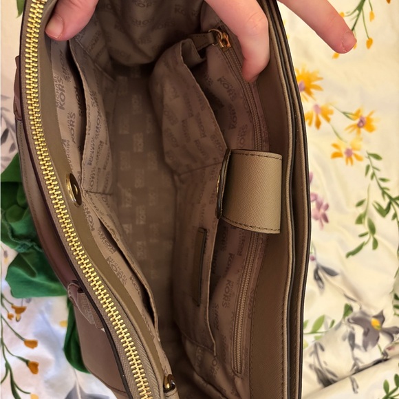 Michael Kors Handbag - Picture 8 of 9